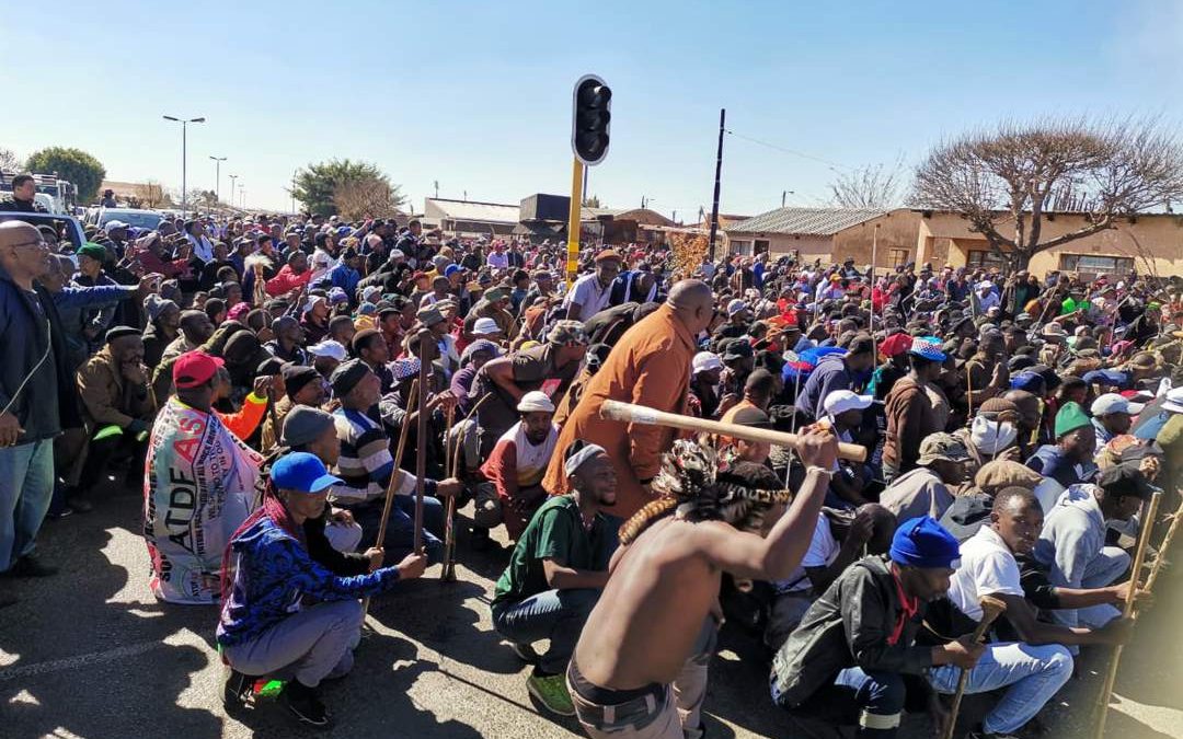 Anti-immigration marchers hand over demands as experts dispute unemployment crisis claims